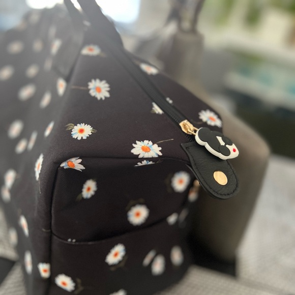 Alice and Olivia duffle bag in good condition - Picture 6 of 10